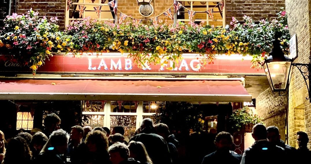 Raise a Glass: The Vibrant Culture of Pubs in London