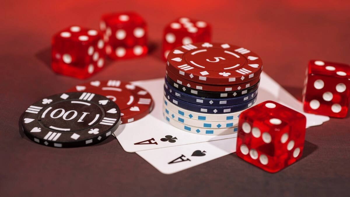 Online gambling with casino promo codes produces different odds for winning cash prizes.