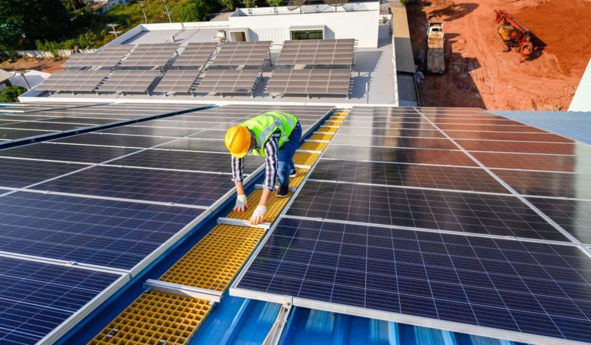 How Commercial Solar Panels Can Reduce Your Business Costs