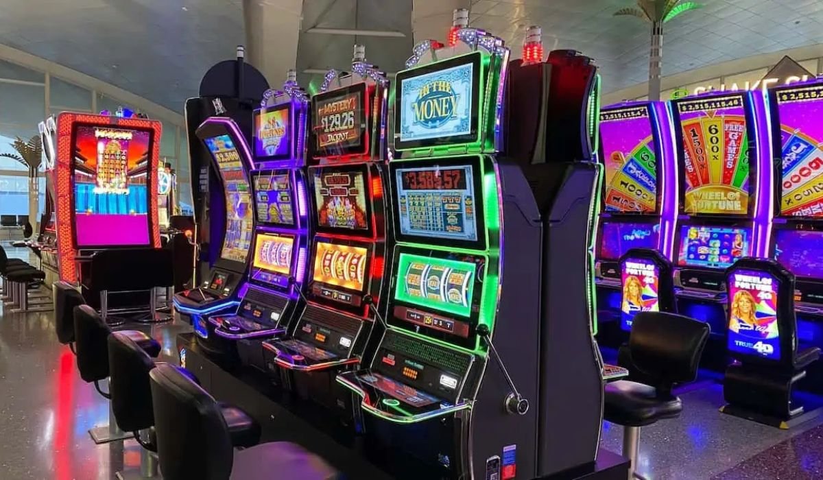 Is It Safer to Play Slot Machines Online?