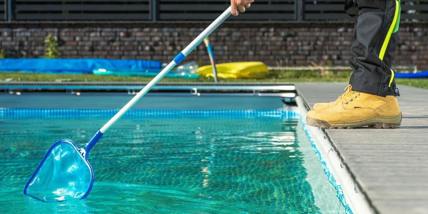 Weekly Pool Cleaning and Its Role in Energy Efficiency