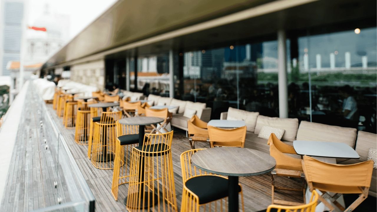 HOW SHOULD I SET UP THE RESTAURANT WITH THE BEST CHAIRS