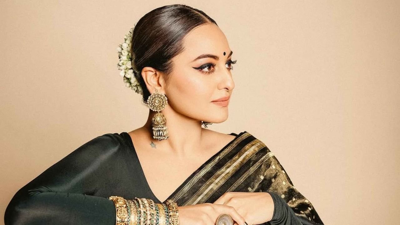 Modern Trendy Hairstyle for Saree: Look Stylish and Elegant