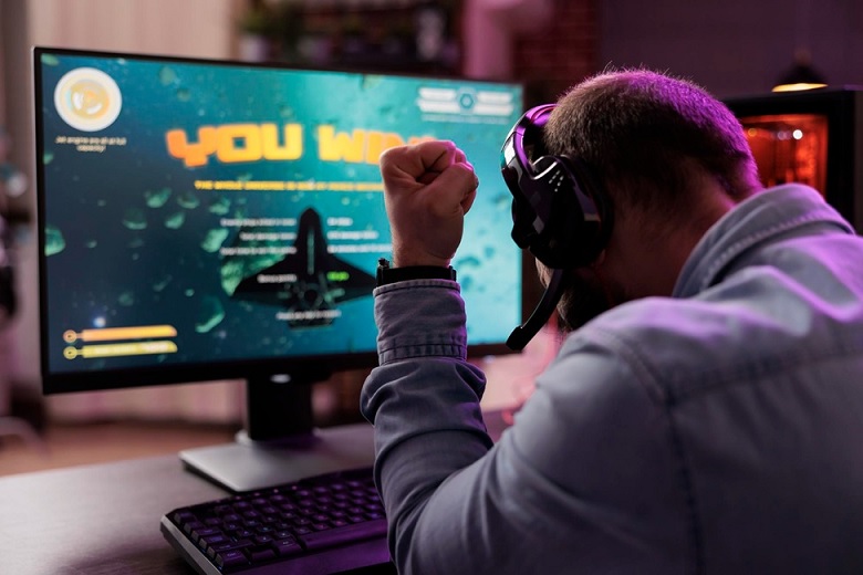 The Language of Gamers: How Online Communities Develop Their Slang