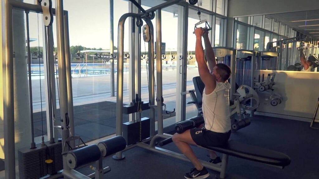 Close Grip Lat Pulldown to Add Size and Control